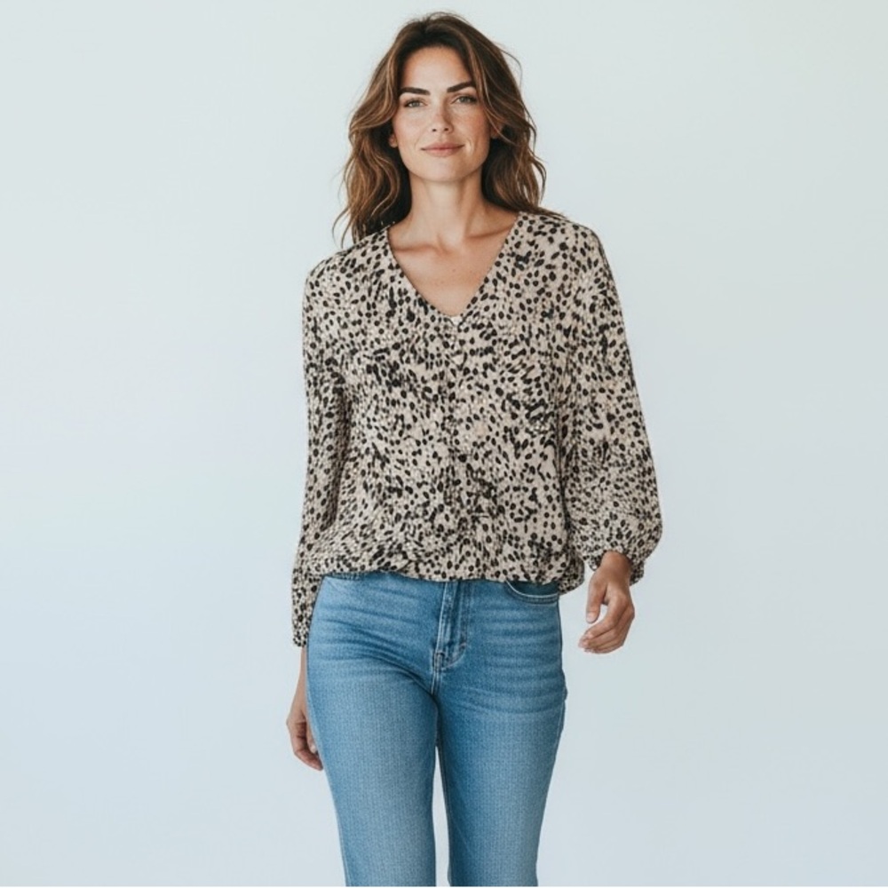 BY TOGETHER - NWT - SIZE SMALL (oversized) - ANIMAL‎ PRINT CROPPED BLOUSE TOP B1